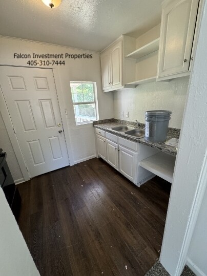 Building Photo - 1431 NE 29th St