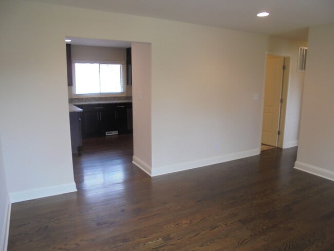 Building Photo - 66 Barrow Dr