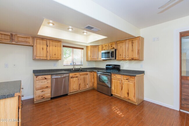 Building Photo - 1813 E Ellis Dr