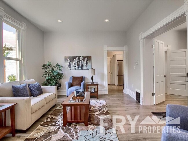 Building Photo - Fully remodeled 2  bed + office, main floo...