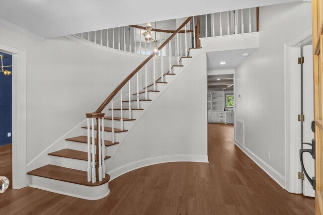 Building Photo - 5704 Woodside Ave