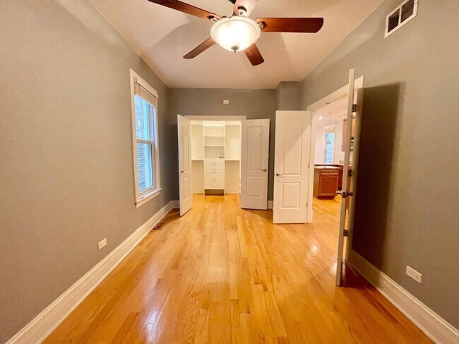Building Photo - 3448 N Damen Ave