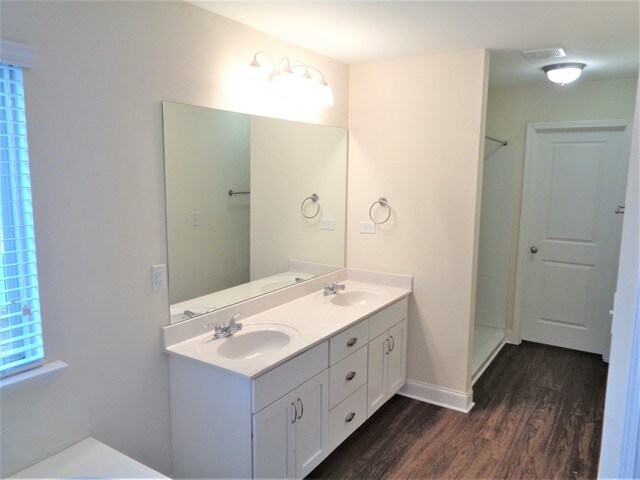 Building Photo - 2494 Beal St