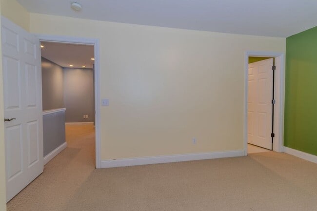 Building Photo - Modern Living Meets Cozy Charm