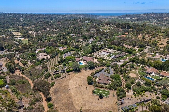 Building Photo - This Beautiful Hacienda Style Home combine...