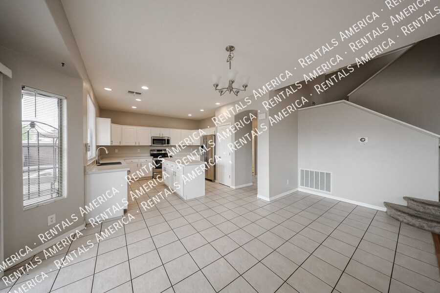 Building Photo - 14605 W Verde Ln