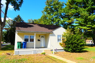 Building Photo - 338 S Parke St