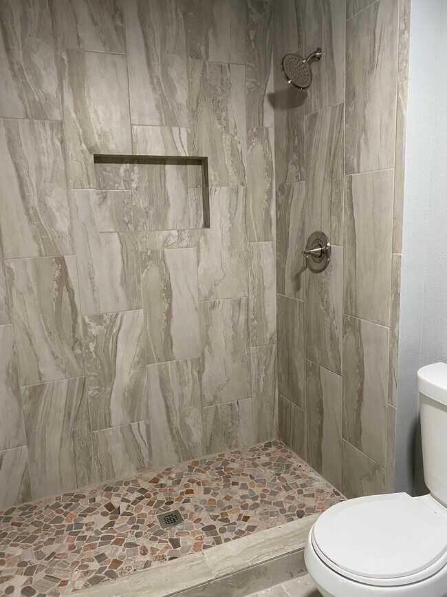 Master bath en suite - 7217 Kassarine Pass