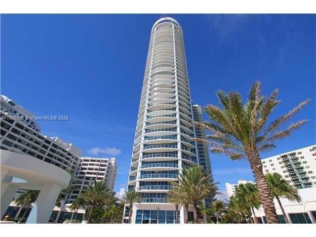 Building Photo - 3101 S Ocean Dr