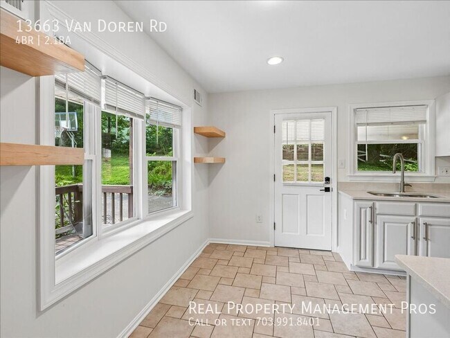 Building Photo - 13663 Van Doren Rd