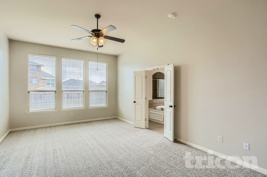 Building Photo - 396 Florence Dr