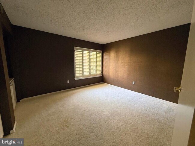 Building Photo - 231 Canal Park Dr