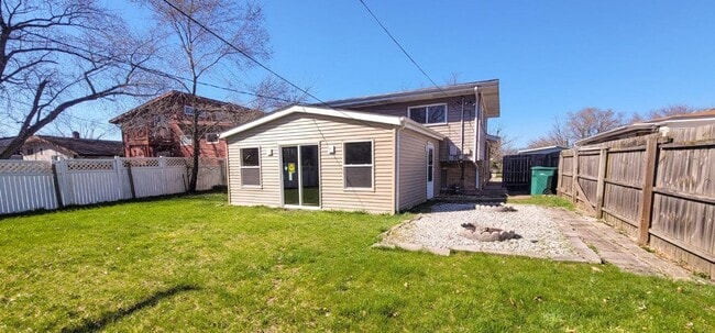 Building Photo - Miller Beach Living FREE Application Fee !