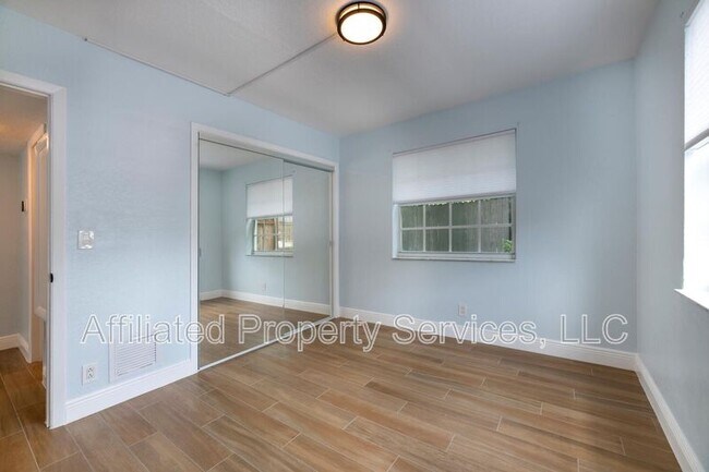 Building Photo - 5207 N Flagler Dr