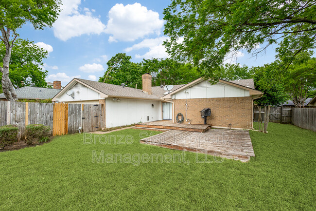 Building Photo - 1414 Woodcreek Dr