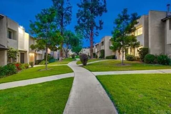 Building Photo - Bright & Updated Townhome for Rent in Santee
