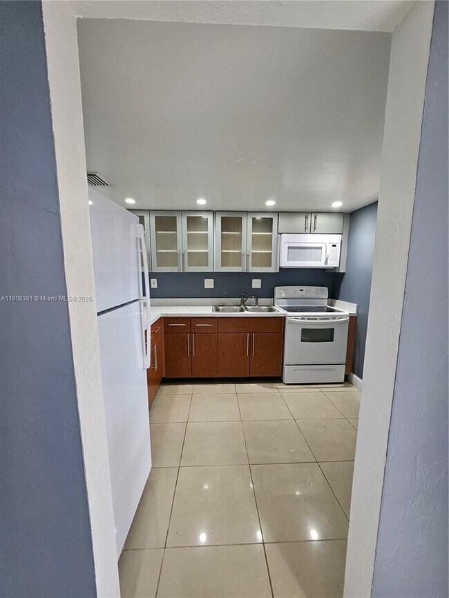 Building Photo - 8101 SW 73rd Ave