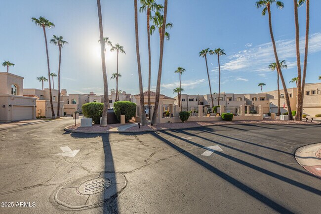 Building Photo - 1413 W Coral Reef Dr