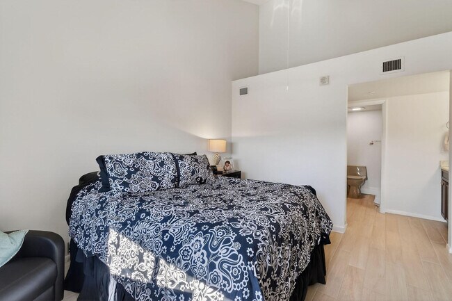 Building Photo - 701 Seafarer Cir