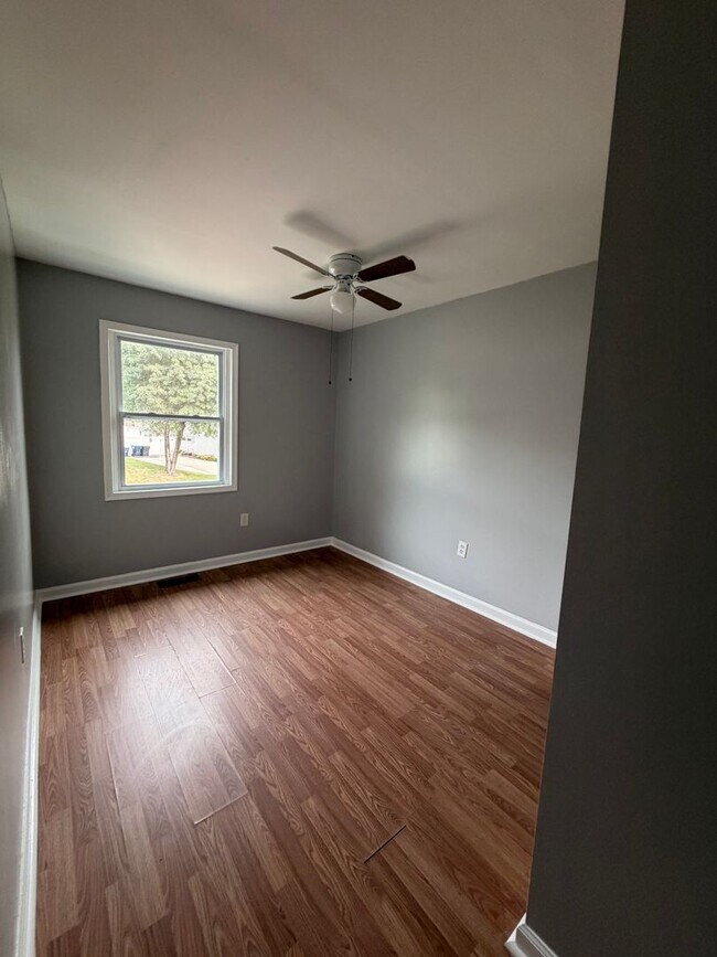 Building Photo - 710 Sequoia Dr