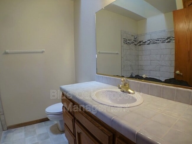 Building Photo - 1609 W 8th Ave