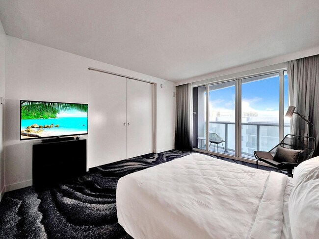 Building Photo - 3101 Bayshore Dr