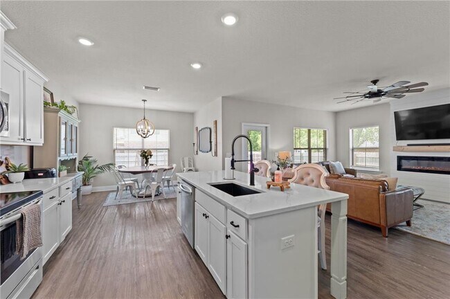 Building Photo - 6346 Blueberry court