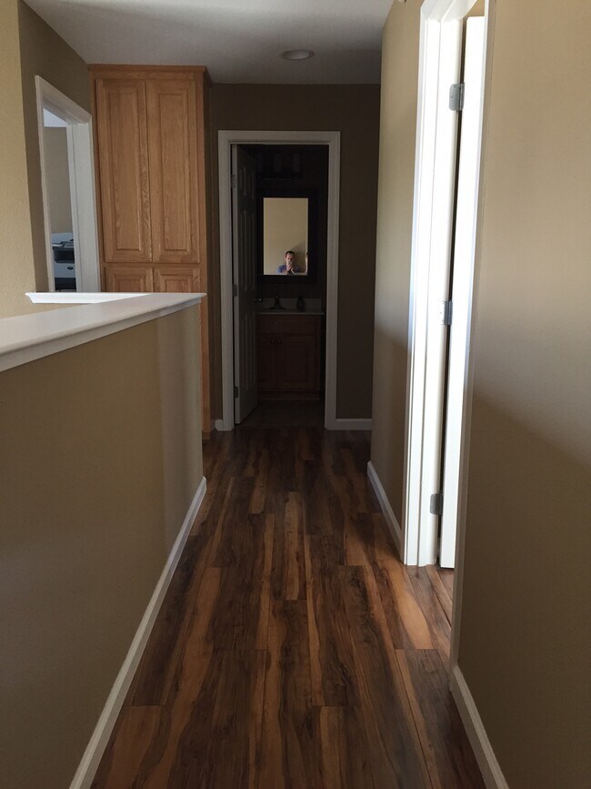 Building Photo - 557 Loch Lomond Way