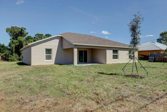 Building Photo - 1294 SW Patricia Ave