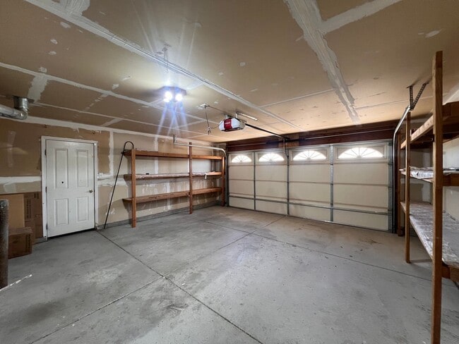 Building Photo - Quaint 3 Bedroom Fernley Home