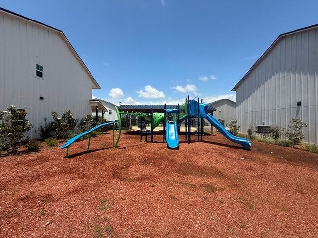 Building Photo - Sign a Lease By the End of July and Receive One Month of FREE Rent! Luxury 3 Bedroom 2.5 Bath Tow...