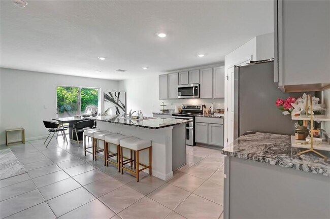 Building Photo - 7737 Rosewood Gdn Lp