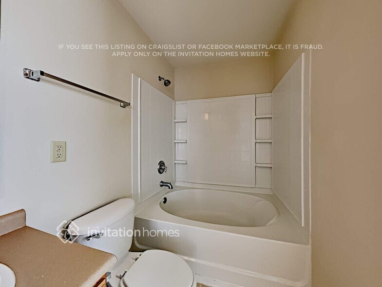 Building Photo - 827 Littleton Dr