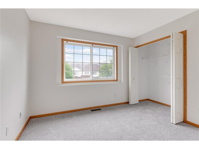 Building Photo - 15921 Finch Ln