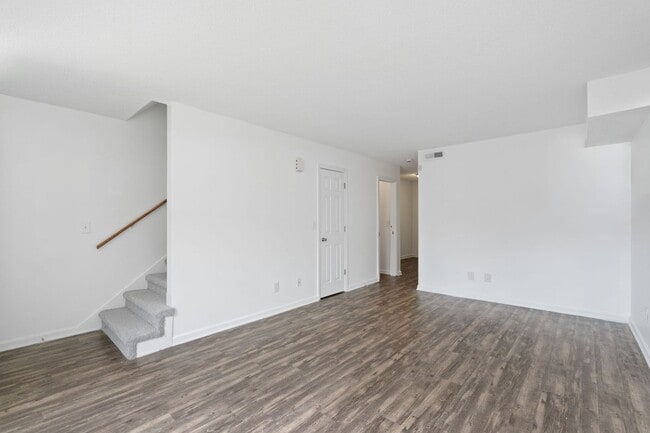 Building Photo - Updated 2-bedroom, 1.5-bath townhome in Winston-Salem