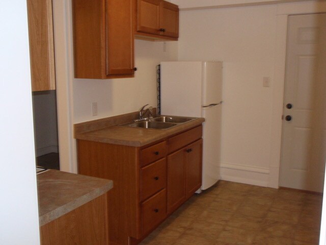Building Photo - 1709 Buchanan St NE
