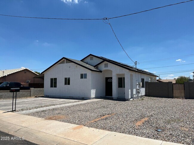 Building Photo - 545 W Ocotillo St