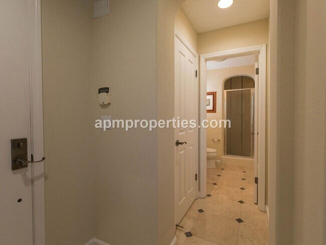 Building Photo - Upscale 3 Bedroom + Den, 4 bath, Detached Cottage, in Gale Ranch!
