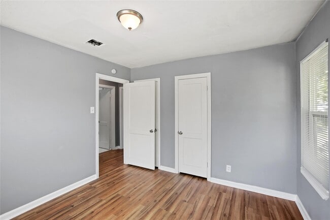 Building Photo - 1135 3rd Ave N