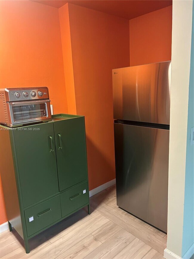 Building Photo - 1320 NE 27th Ave