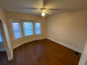 Building Photo - Daisy4001