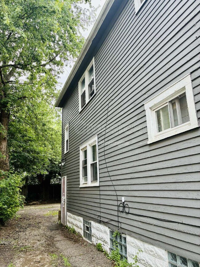 Building Photo - 2948 E 125th St