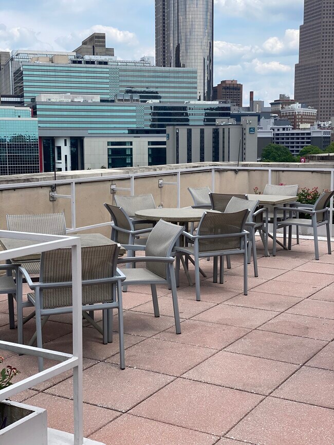 Building Photo - 250 Park Avenue W NW