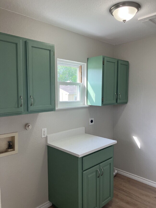 Building Photo - Fully Updated 2 Bedroom Home Near Randolph AFB