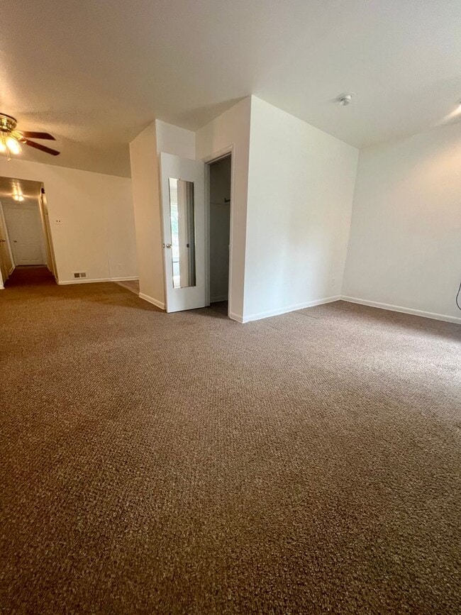 Building Photo - Stunning 2-Bedroom Apartment in Rhawnhurst! Available NOW!