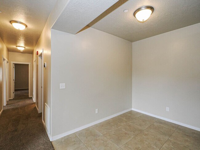 Building Photo - 3 Bedroom, 2 Bathroom Condo