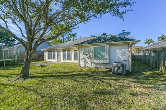 Building Photo - 4030 Bentley Dr