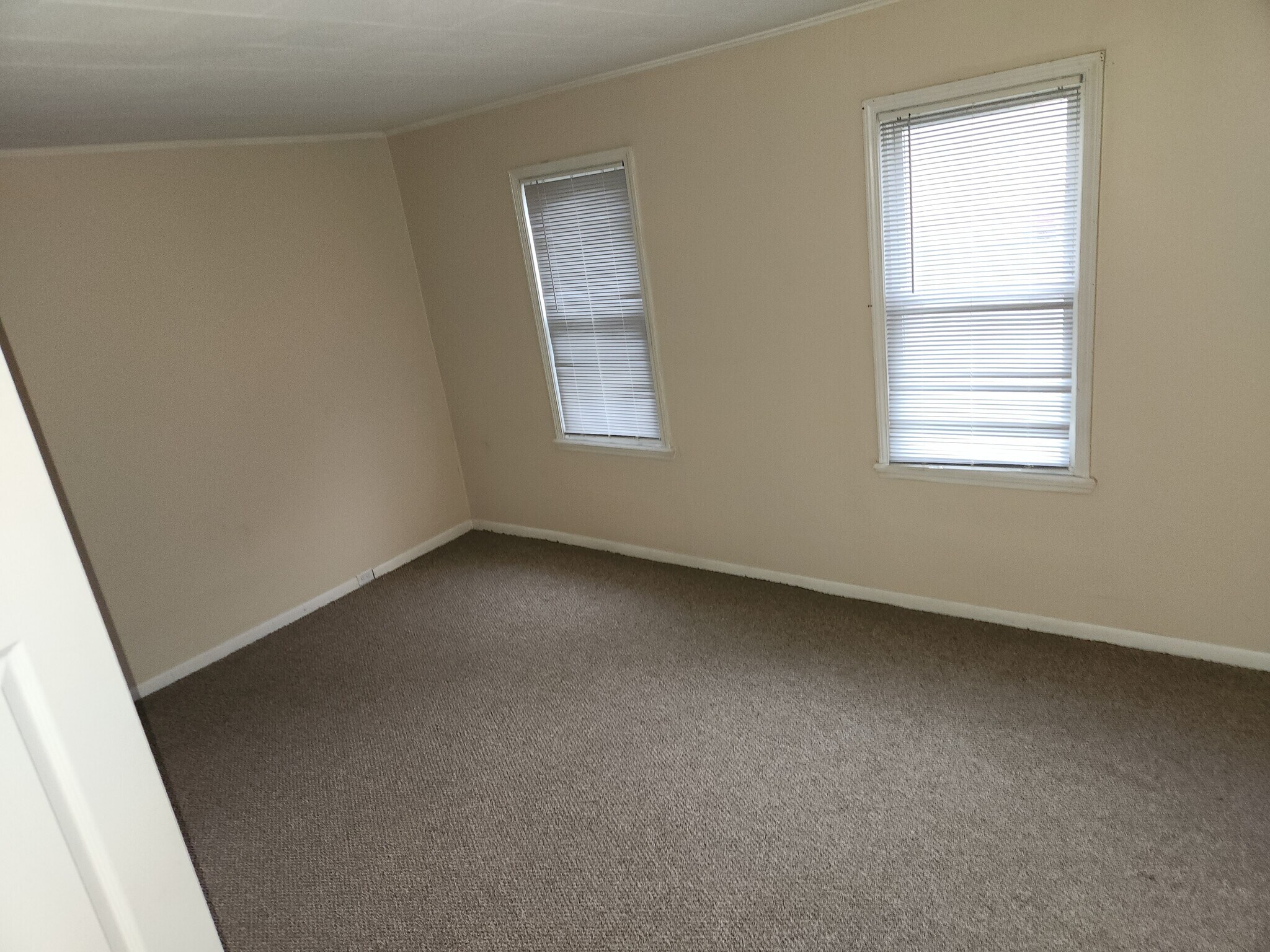 Building Photo - 537 Mill St