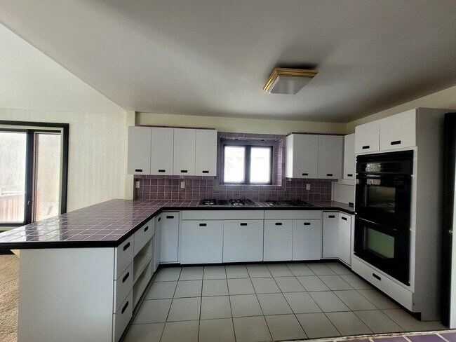 Building Photo - 1460 West Alex Bell Road