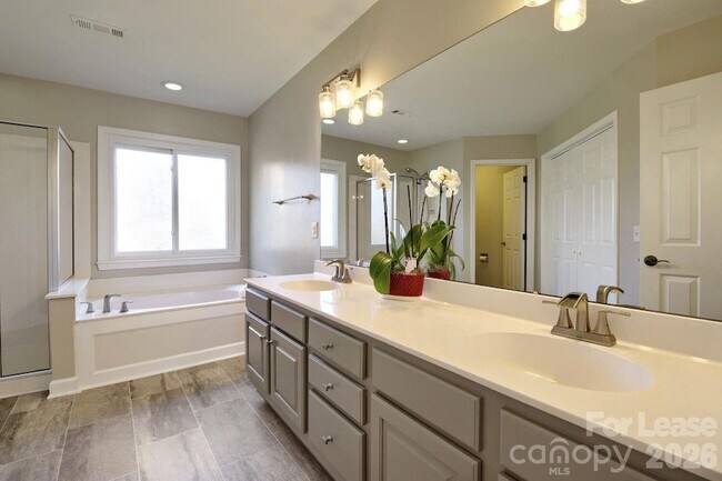 Building Photo - 6520 Red Maple Dr